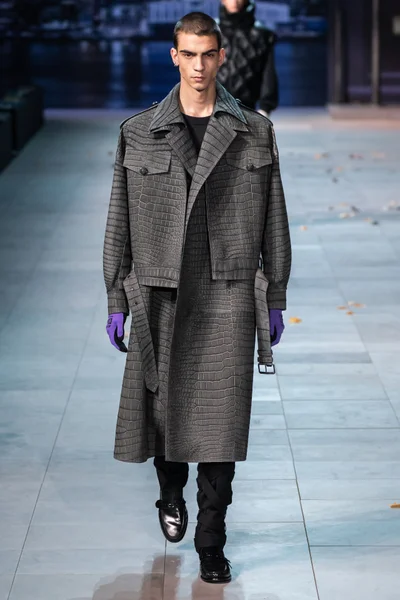 Look 15